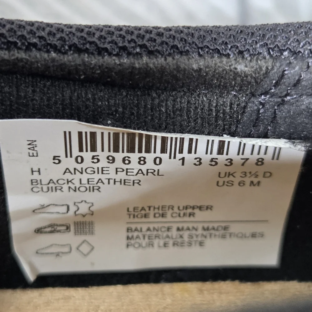 NWOT Clarks Women's Angie Pearl Slip-On Shoes Size-6